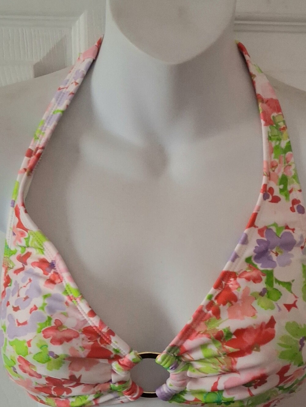 Shade & Shore - Women's Colorful Floral bikini top. Size Small (4-6)